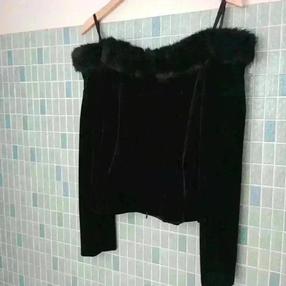 dressbarn collection Faux Fur Neckline Off Shoulder Black Velvet Long Sleeve Top - Picture 8 of 16